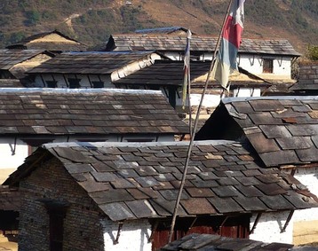 Wooden roof structure with stone slate tiles, Nepal (M. Schildkamp)